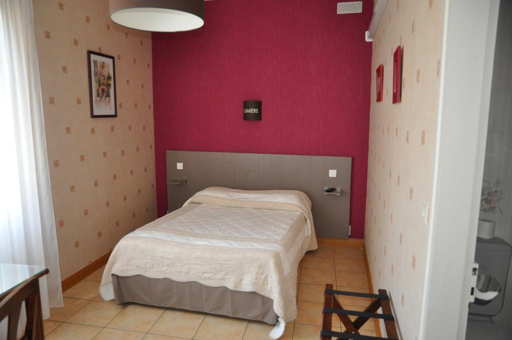 Auberge Des Platanes Ла Рок-Гажеак Стая снимка