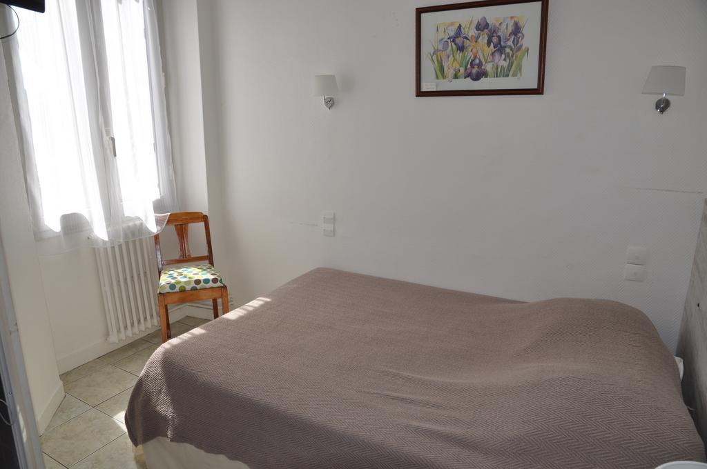 Auberge Des Platanes Ла Рок-Гажеак Стая снимка