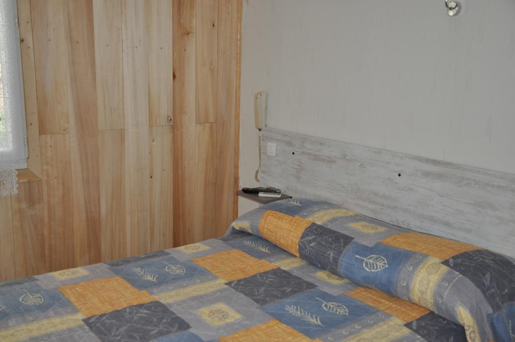 Auberge Des Platanes Ла Рок-Гажеак Стая снимка