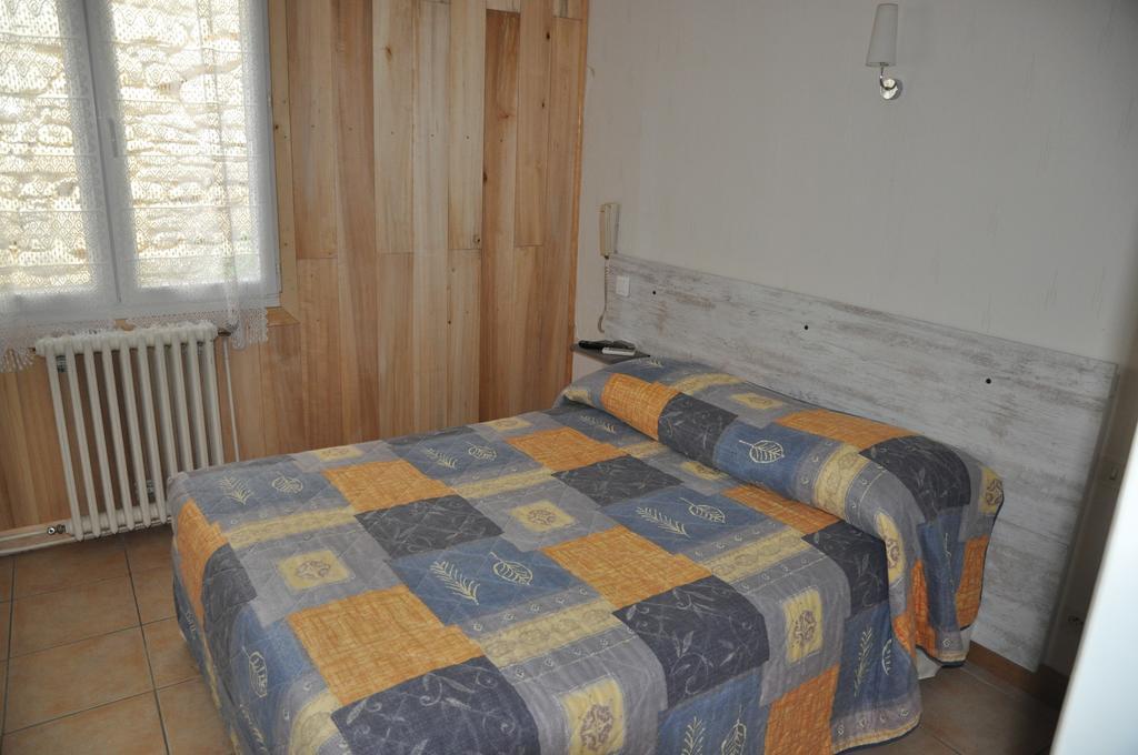 Auberge Des Platanes Ла Рок-Гажеак Стая снимка