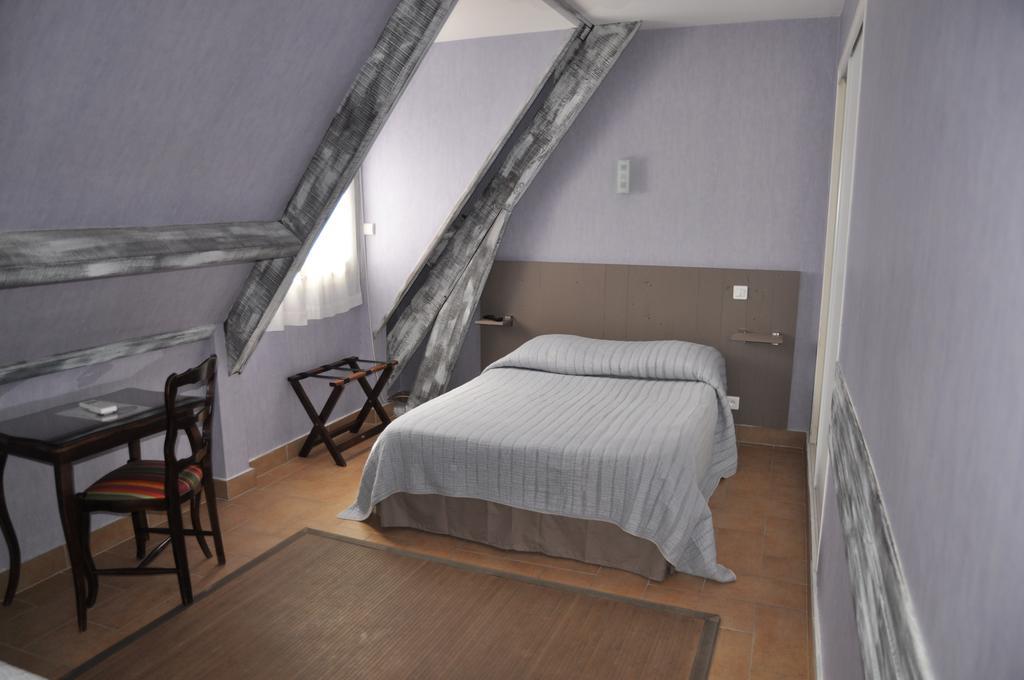 Auberge Des Platanes Ла Рок-Гажеак Стая снимка
