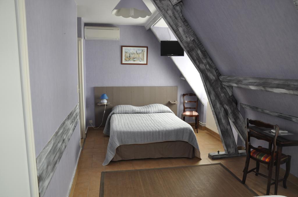 Auberge Des Platanes Ла Рок-Гажеак Стая снимка